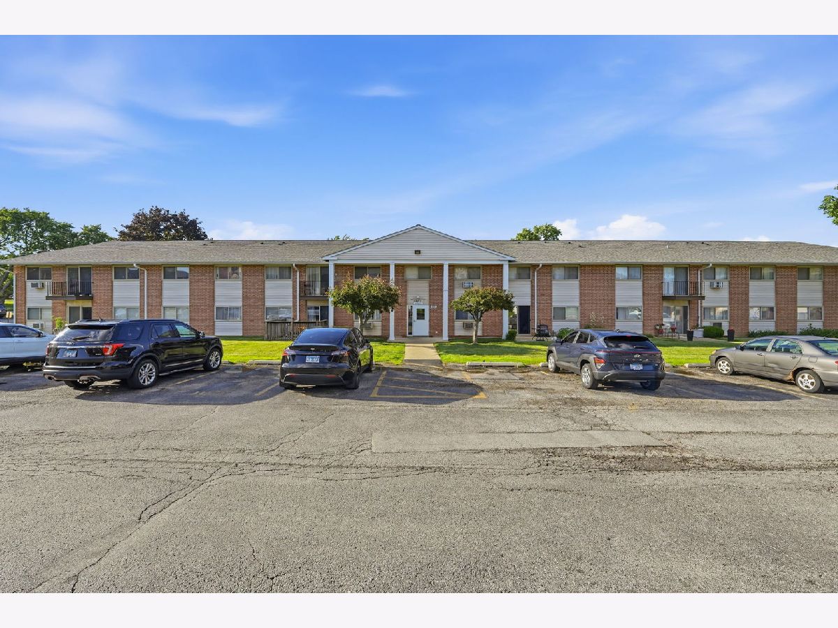  Sold Glendale Heights Illinois, 685 Fullerton