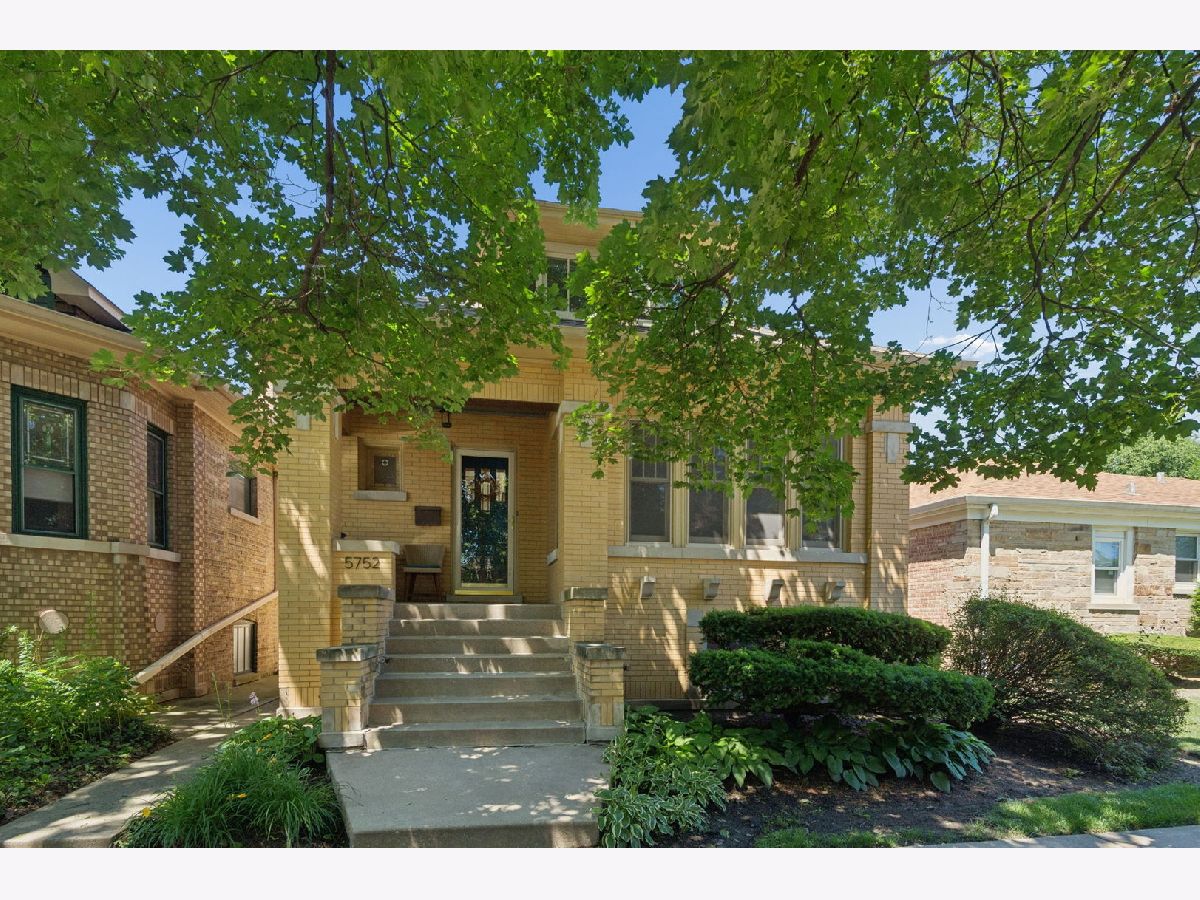 Homes & Condominiums For Sale Peterson Woods Chicago Illinois, 5752 Sacramento Avenue