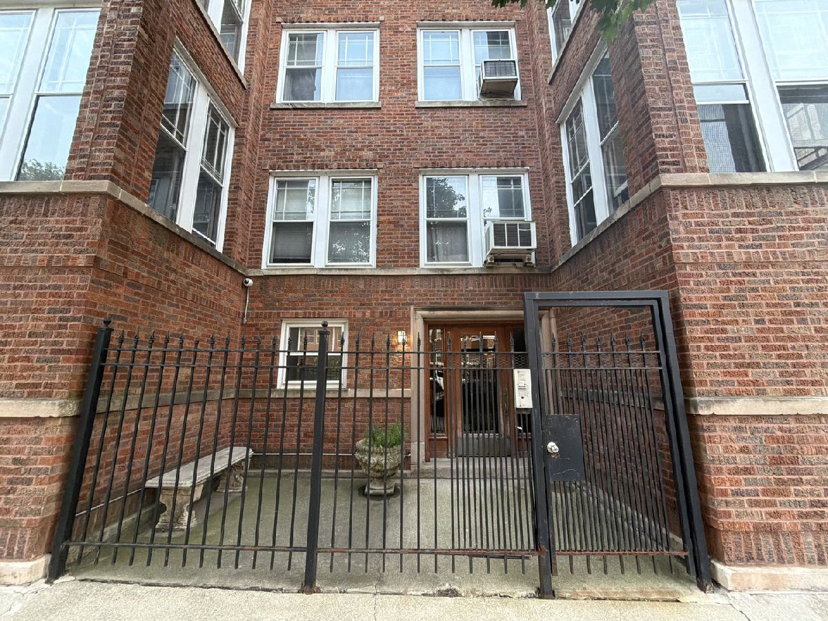  For Sale Chicago Illinois, 7662 Sheridan Road