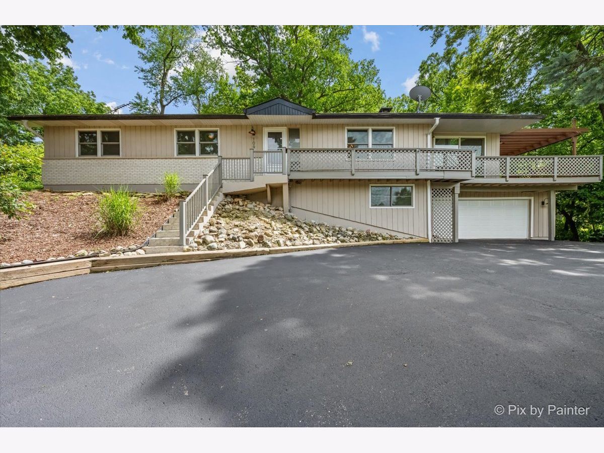  For Sale Algonquin Illinois, 109 Wood Drive