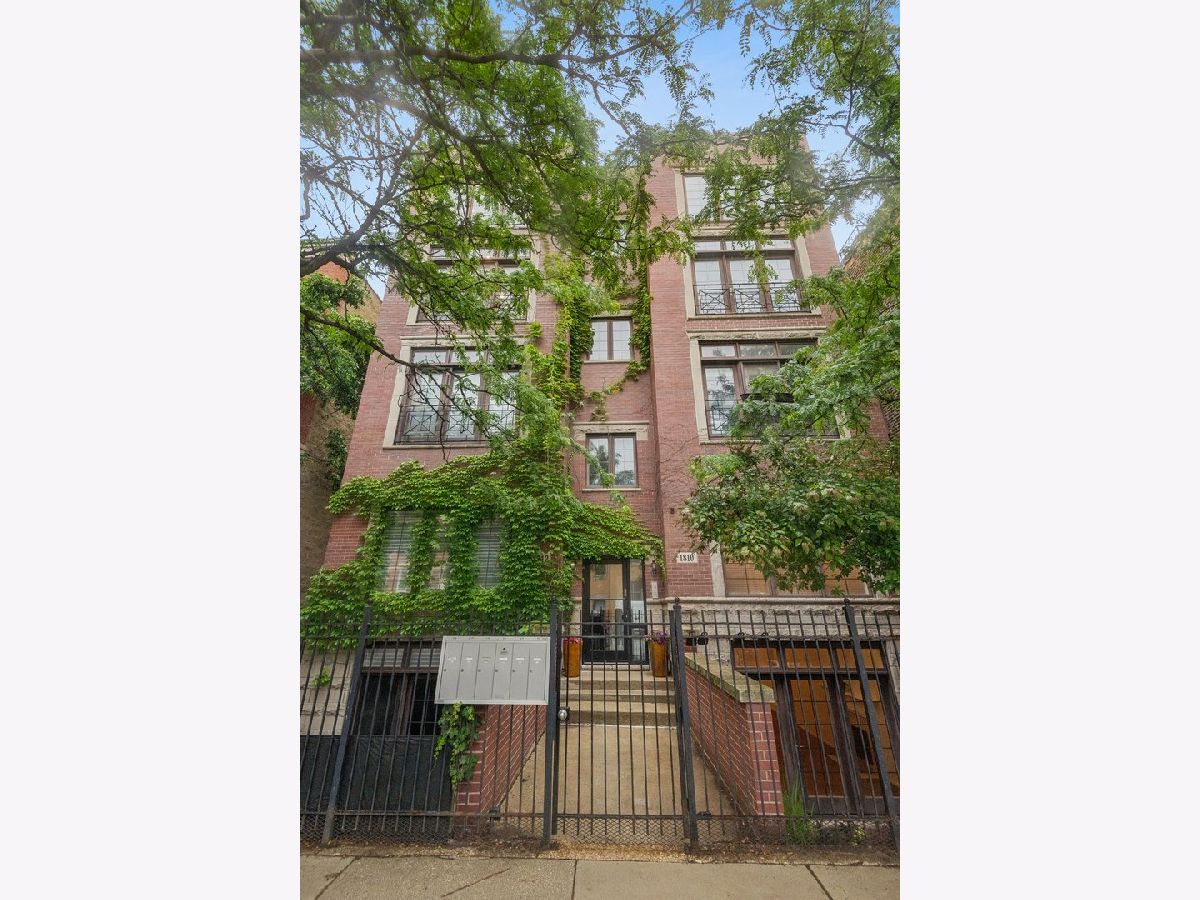  For Sale Chicago Illinois, 1810 Armitage Avenue