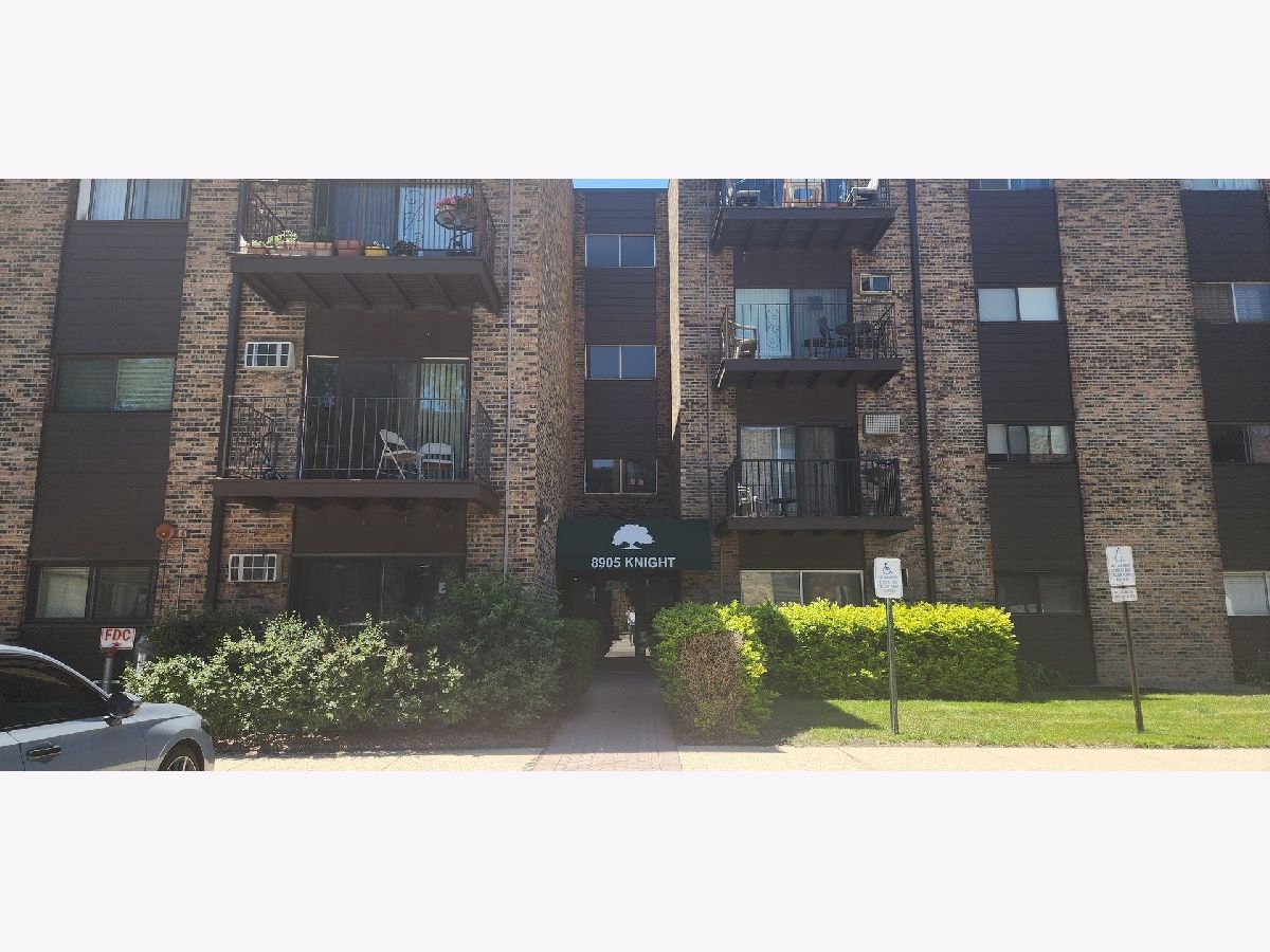 Condominiums For Rent Ballard Point Des Plaines Illinois, 8905 Knight