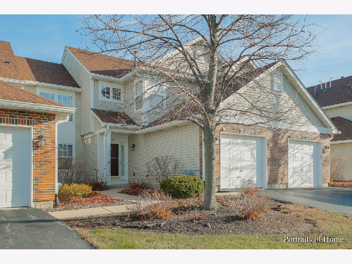 Townhomes & Condos Rented Crosswinds Naperville Illinois, 2010 Fulham