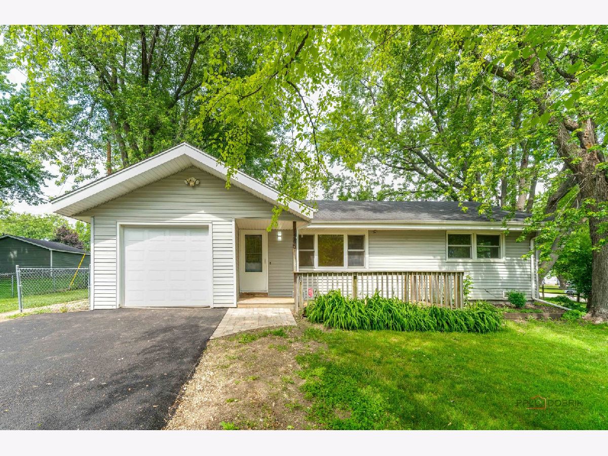 Homes For Rent Venetian Village Lindenhurst Illinois, 200 Beck