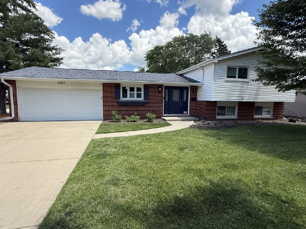  Rented Arlington Heights Illinois, 2305 Williamsburg
