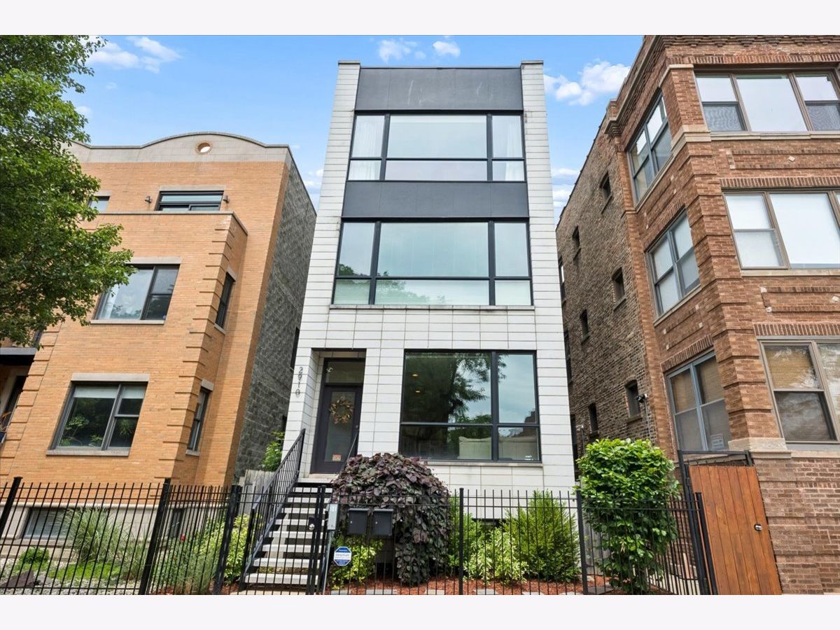  For Sale Chicago Illinois, 2910 Palmer Street