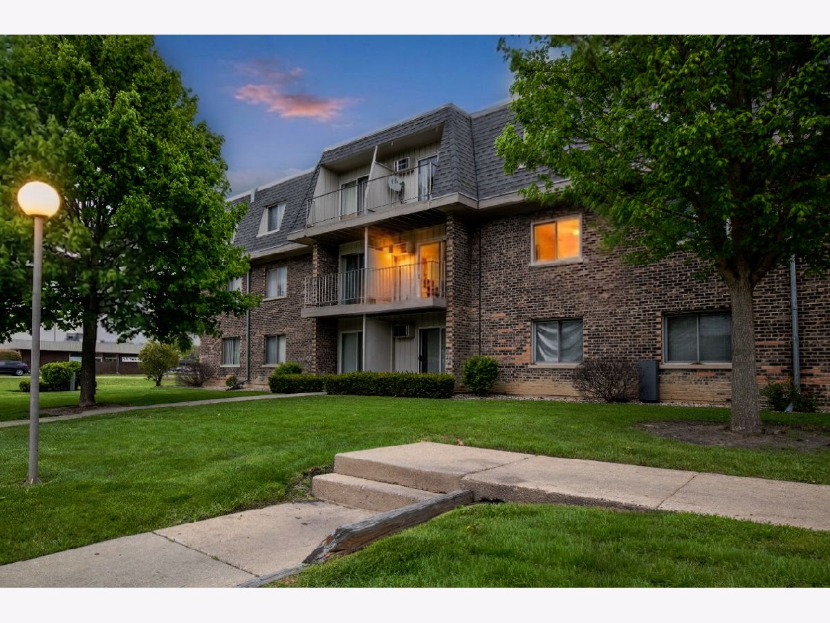  For Sale Prospect Heights Illinois, 876 Blossom Lane