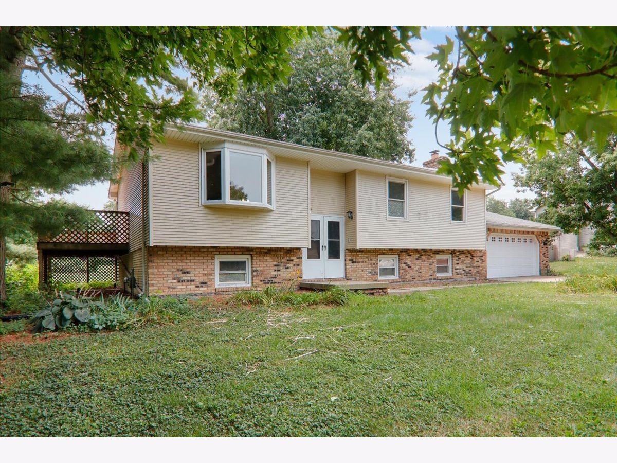 Homes For Sale Terrace Lawn Bloomington Illinois, 18859 Pioneer Street