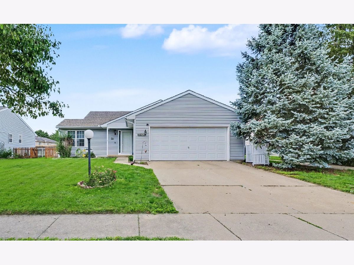 Homes & Condos & Townhomes For Sale Timberline Valley Champaign Illinois, 3106 Sharon Drive