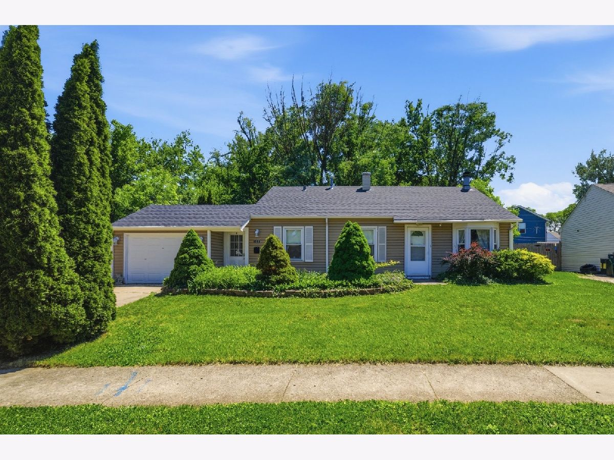 Homes & Townhomes For Sale Woodland Heights Streamwood Illinois, 123 Edgewood Drive