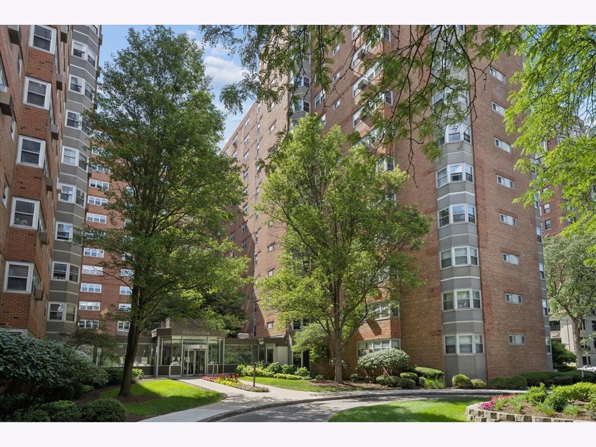 Condominiums Rented Shoreline Park Chicago Illinois, 4950 Marine