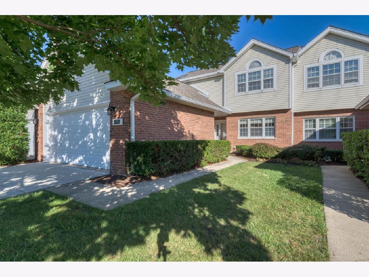 For Sale Darien Illinois, 8593 Sandalwood Drive