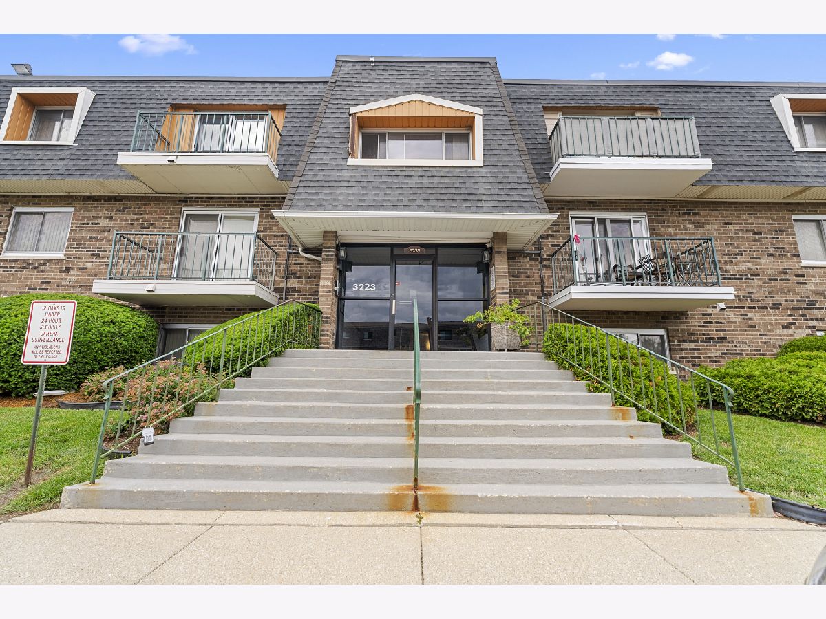  For Sale Northbrook Illinois, 3223 Parkway Drive