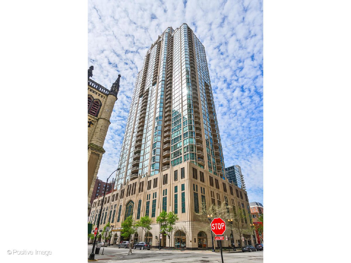 Condominiums For Sale The Pinnacle Chicago Illinois, 21 Huron Street