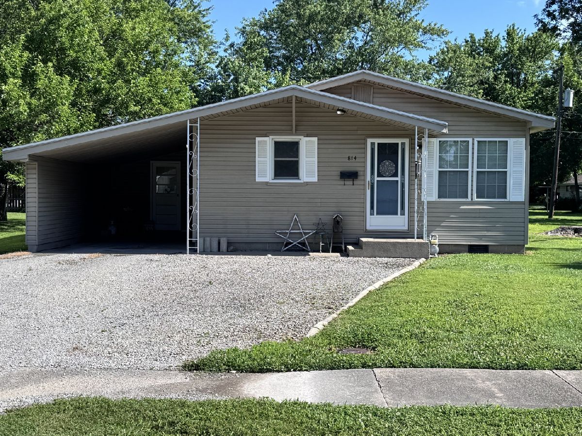  For Sale Salem Illinois, 814 Warmouth Street