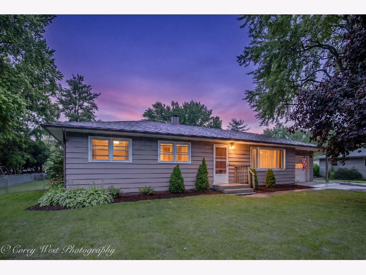  For Sale Sycamore Illinois, 220 Swanson Road