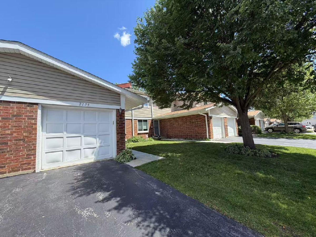  For Rent Palatine Illinois, 2179 Queensburg