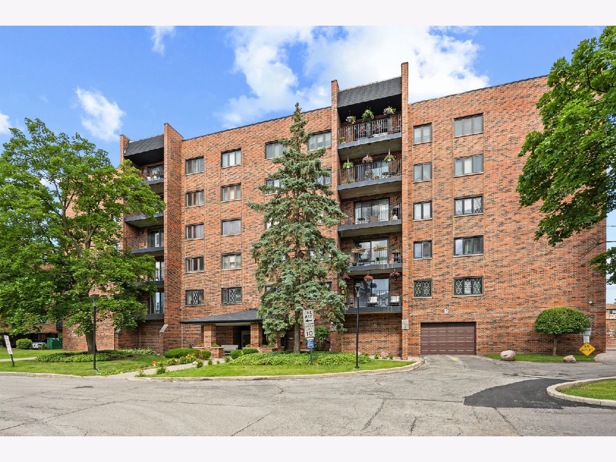  For Sale Des Plaines Illinois, 9346 Landings Lane