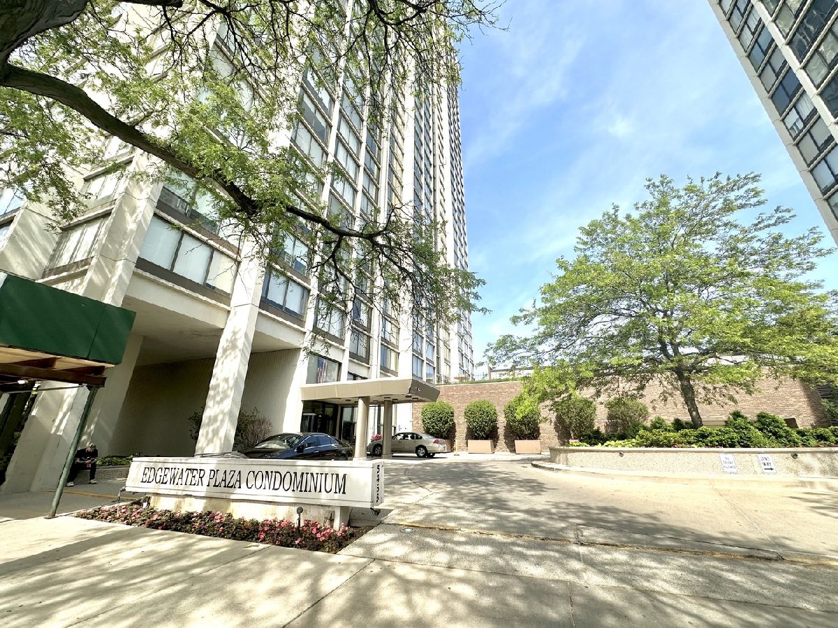  For Sale Chicago Illinois, 5455 Sheridan Road