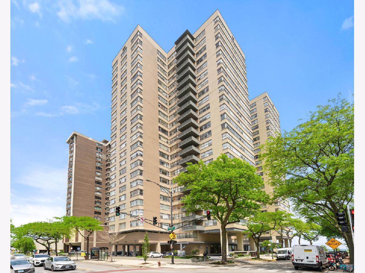  For Sale Chicago Illinois, 6301 Sheridan Road