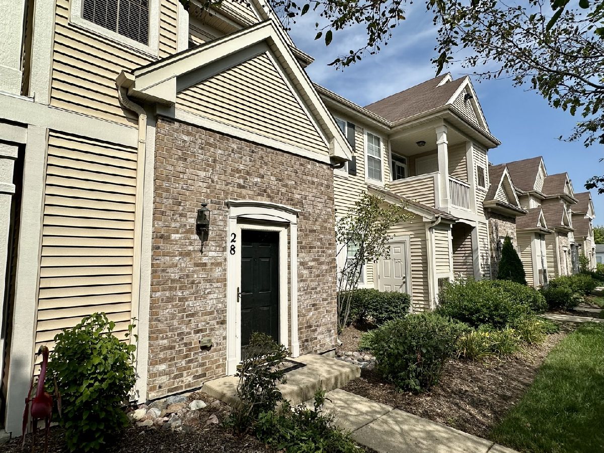 Townhomes & Condos & Homes Rented Cambridge Lakes Pingree Grove Illinois, 2245 Aurora