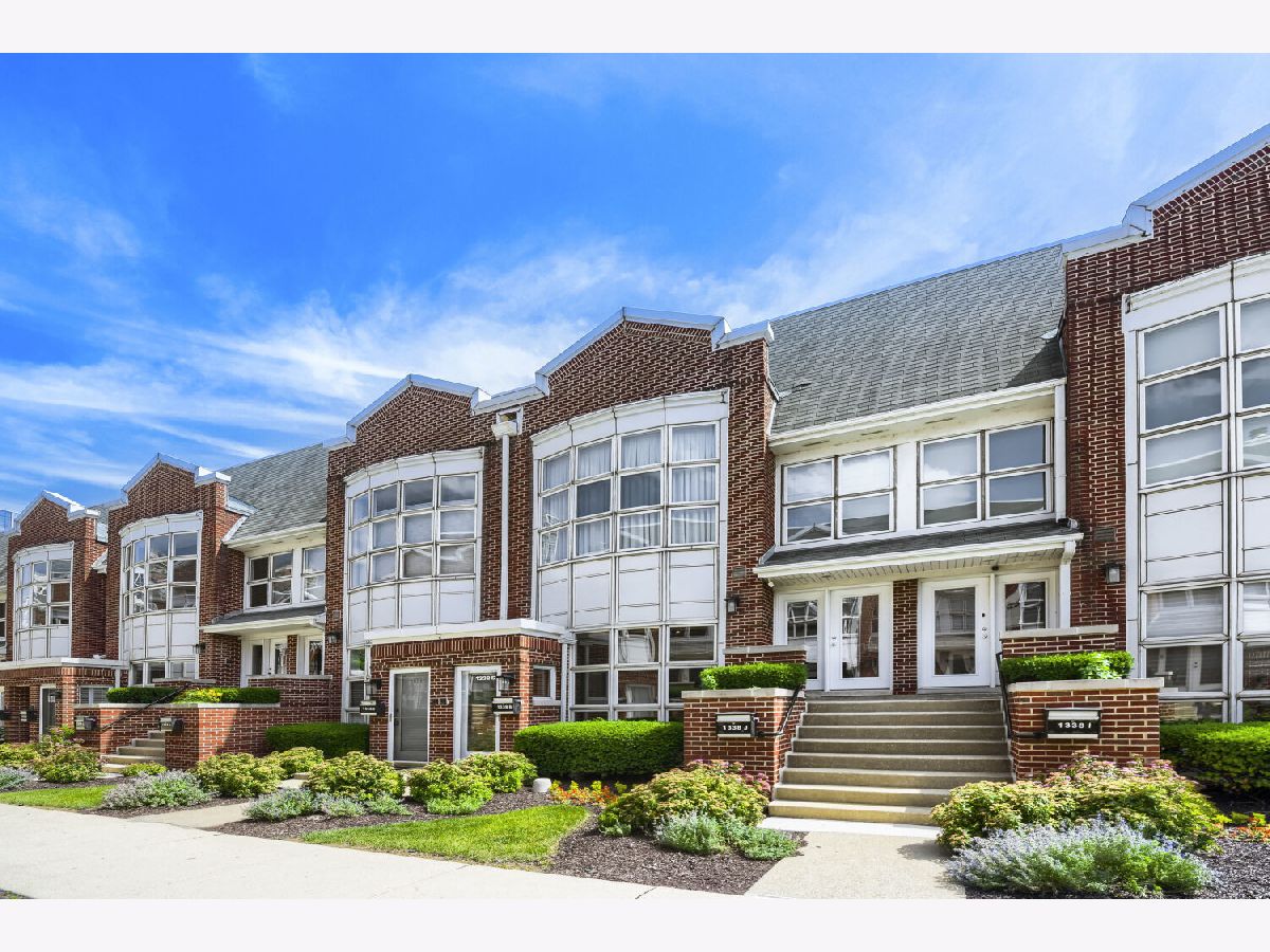 Townhomes & Condos & Homes For Sale Dearborn Park Ii Chicago Illinois, 1338 Federal Street