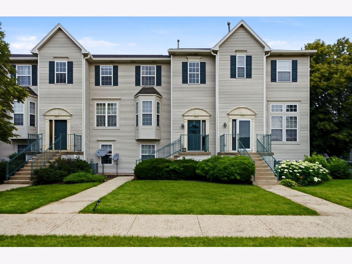  For Sale Montgomery Illinois, 1975 Grandview Place