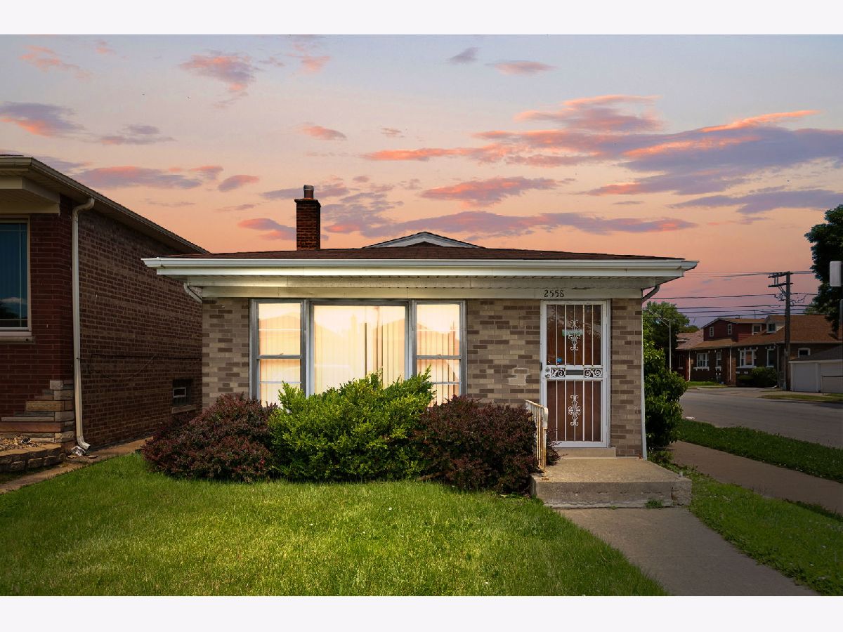  For Sale Chicago Illinois, 2558 93rd Street