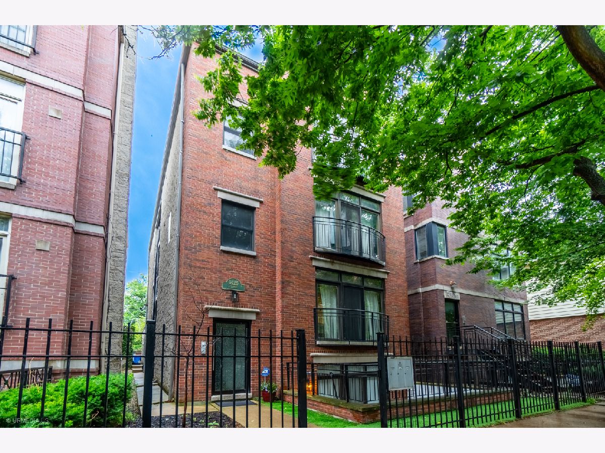  For Sale Chicago Illinois, 1425 Fillmore Street