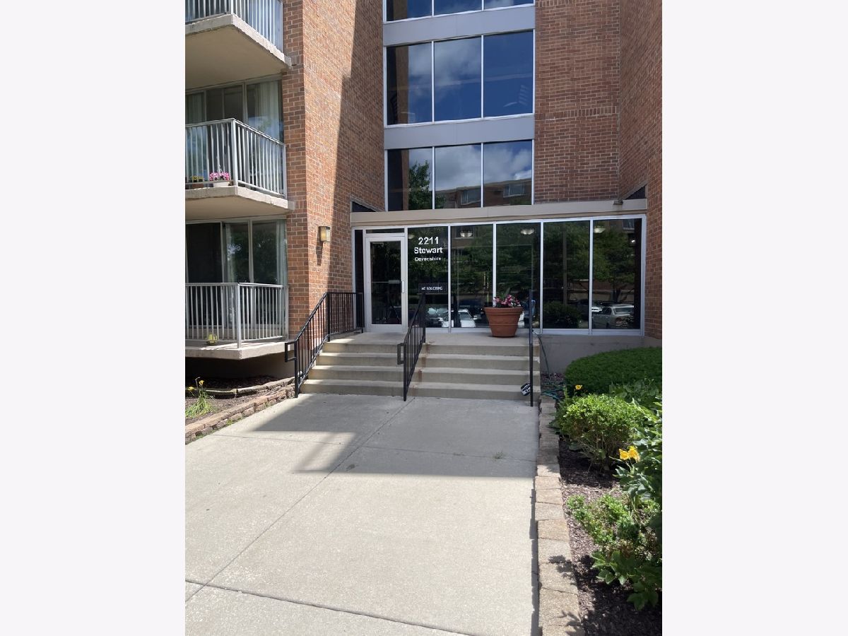 Condominiums For Sale Yorktown Green Lombard Illinois, 2211 Stewart Avenue