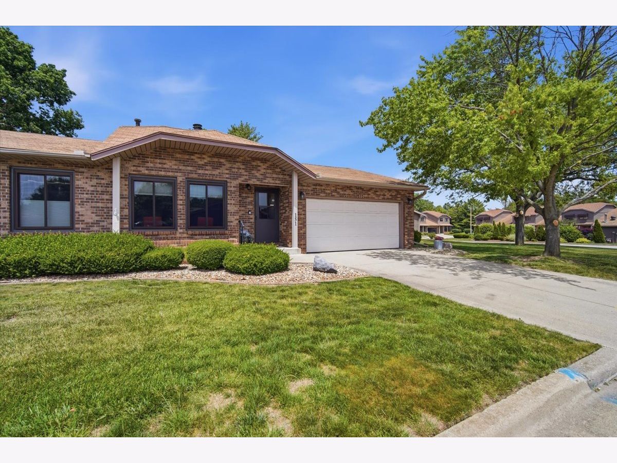  For Sale Bloomington Illinois, 151 Manor Circle