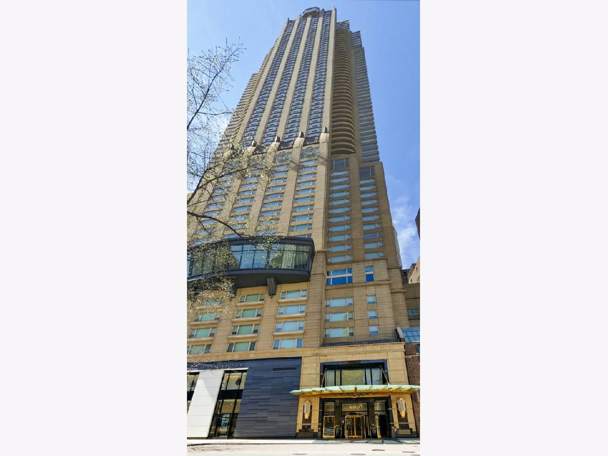 Condominiums For Sale Park Tower Chicago Illinois, 800 Michigan Avenue