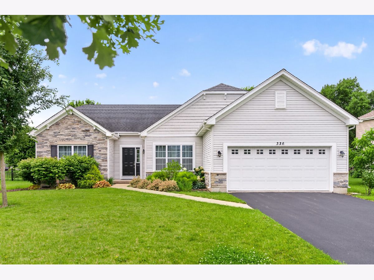  For Sale Sycamore Illinois, 336 Cloverlane Drive