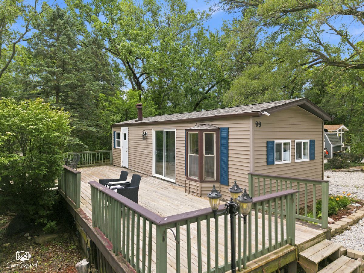 Homes For Sale Shadow Lakes Wilmington Illinois, 99 Lakeshore Drive