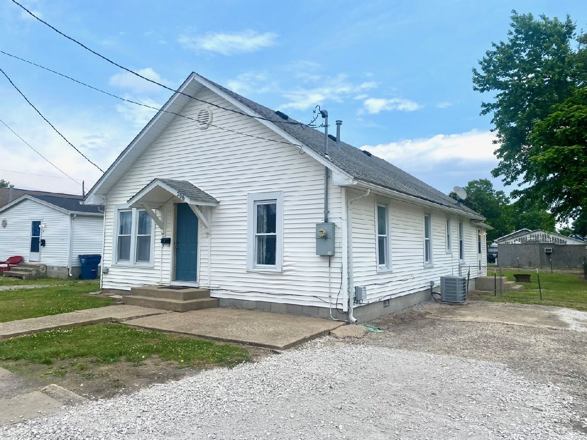  For Sale West Frankfort Illinois, 206 Horn