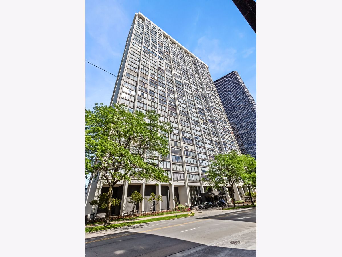 Condominiums For Sale Edgewater Plaza Chicago Illinois, 5445 Sheridan Road