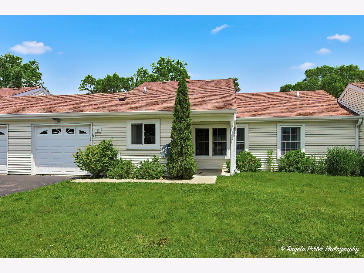 Townhomes & Condos & Homes For Sale Leisure Village Fox Lake Illinois, 7227 Wheaton Lane
