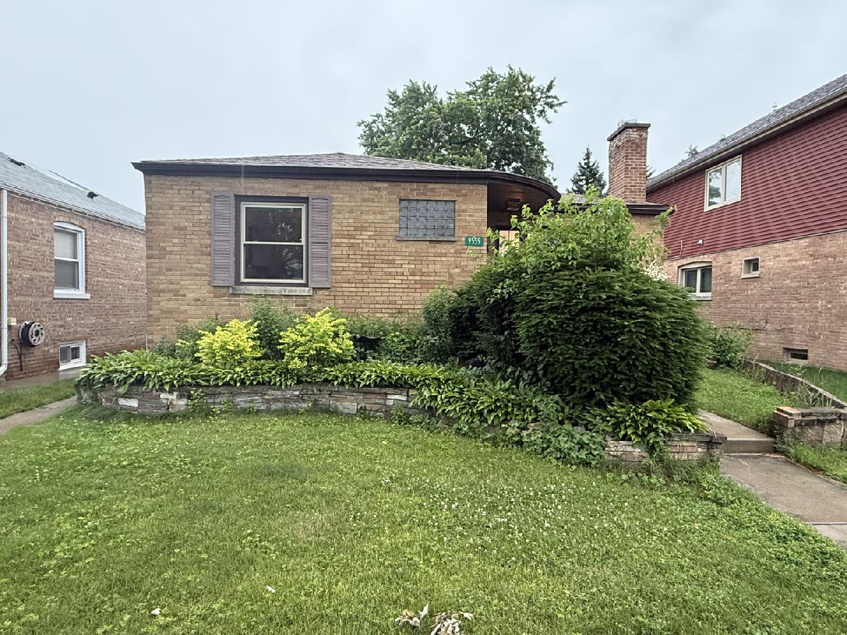  For Sale Evergreen Park Illinois, 9559 Mozart Avenue