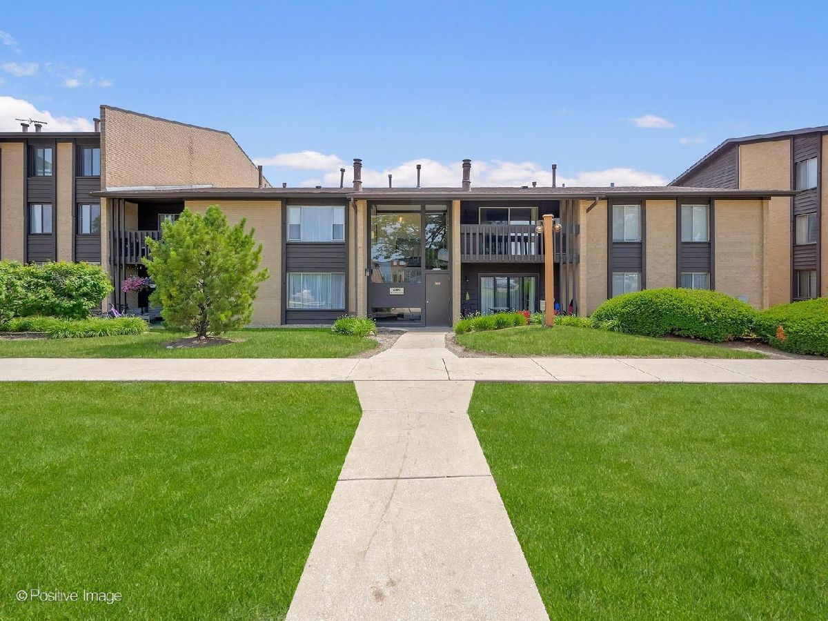  For Rent Willowbrook Illinois, 6176 Knoll Lane