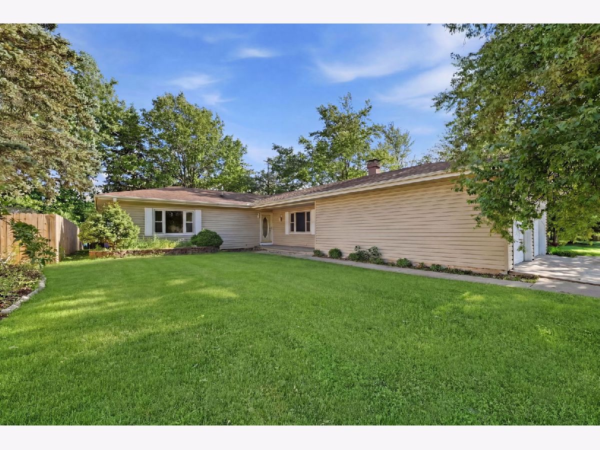 Condos & Townhomes & Homes For Sale Woodgate Sycamore Illinois, 1644 Bayberry Lane