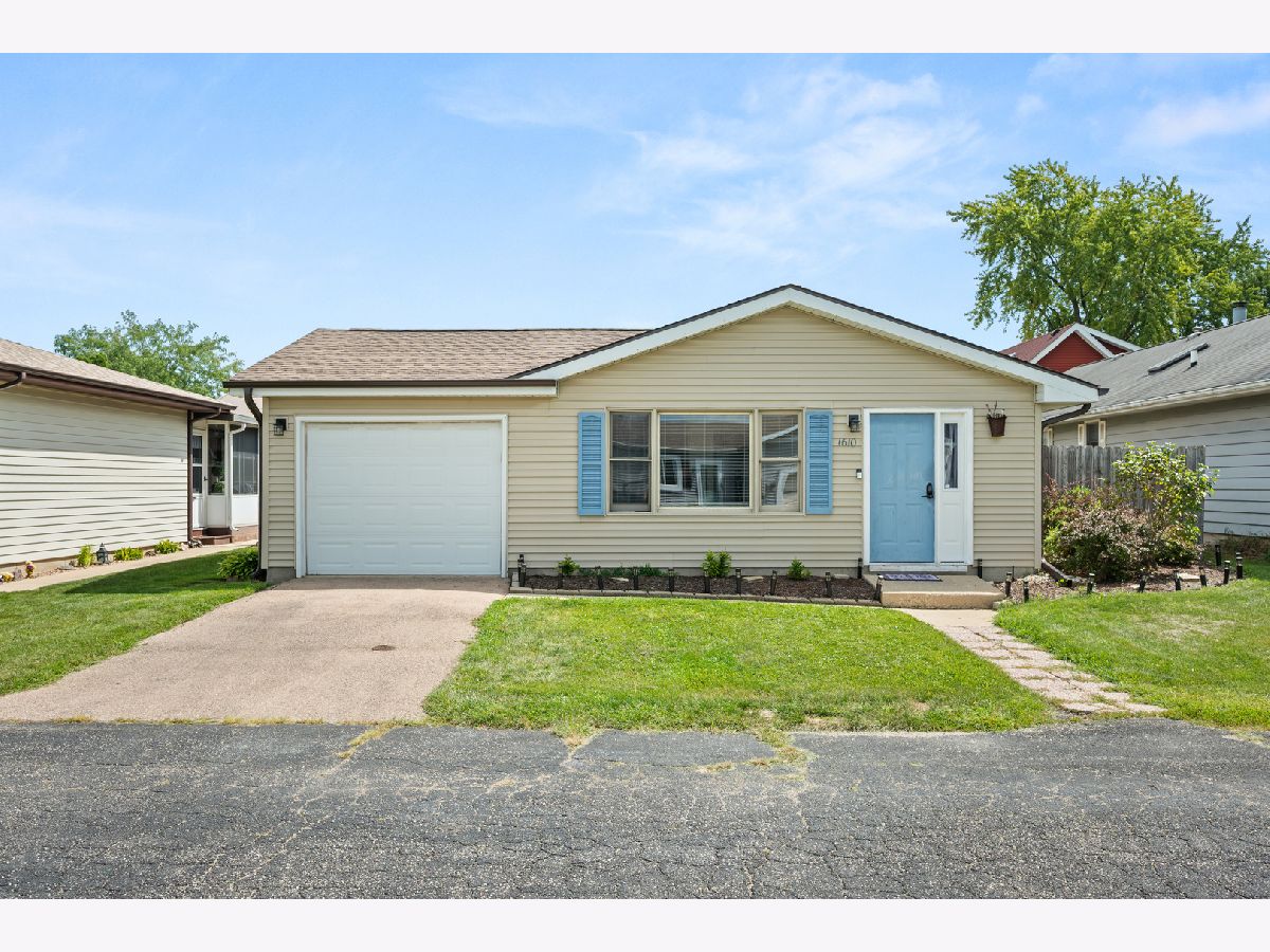 Condos & Townhomes & Homes For Sale Woodgate Sycamore Illinois, 1610 Meadowbrook Court