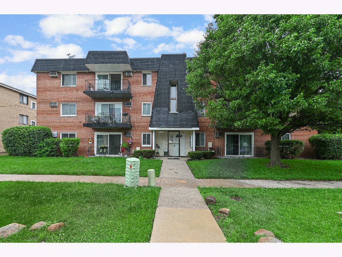  For Sale Crestwood Illinois, 12850 Crestbrook Court