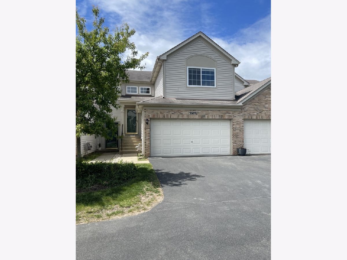  For Rent Carpentersville Illinois, 3609 Roanoke