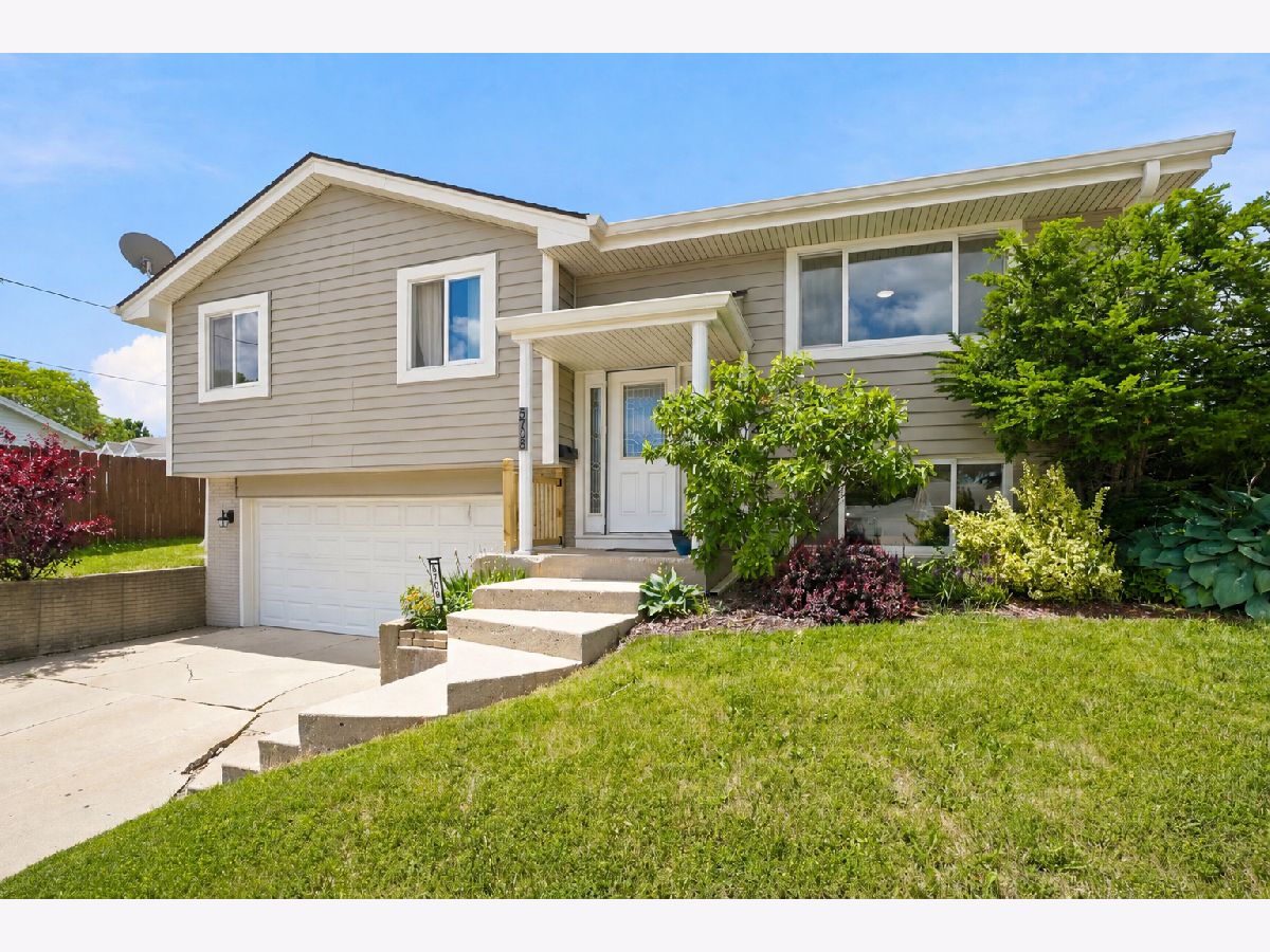  For Sale Kenosha Wisconsin, 5708 54th Avenue