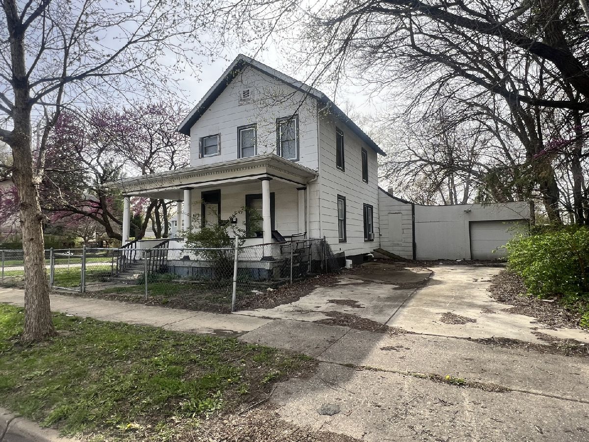 For Sale Bloomington Illinois, 902 Lee Street