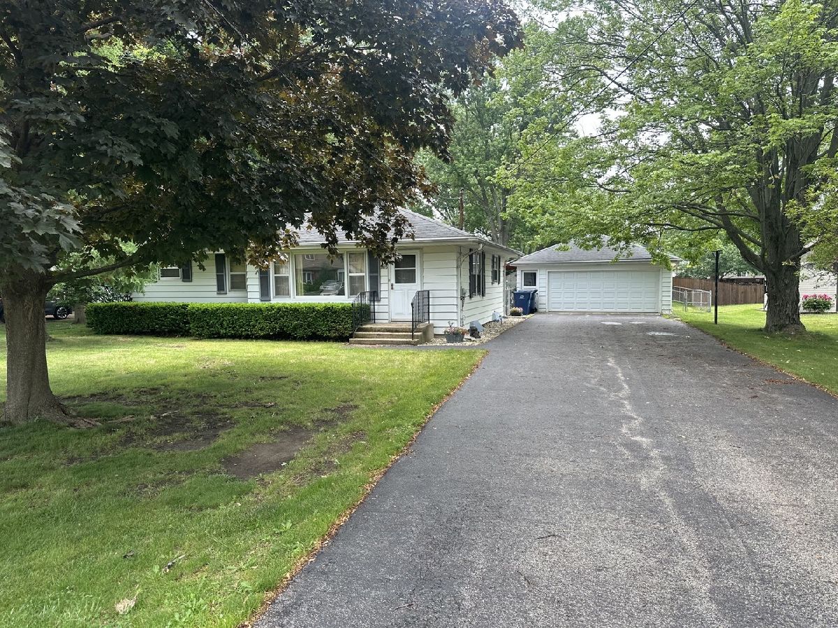  For Sale Gurnee Illinois, 3675 Woodlawn Avenue