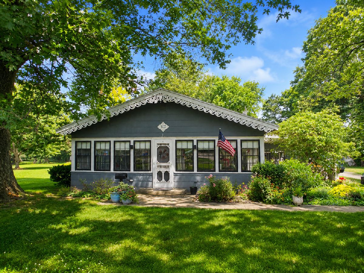  For Sale Benton Illinois, 307 Webster Street