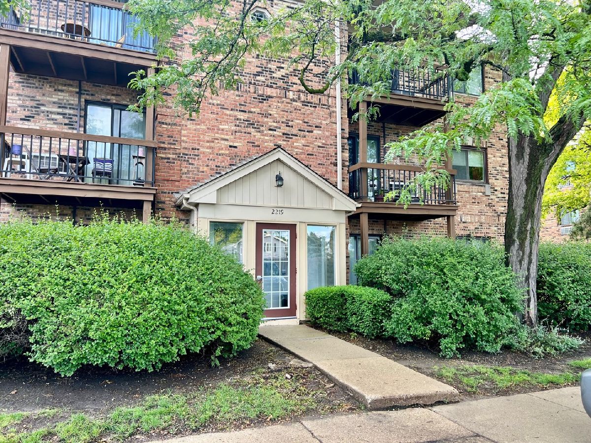 Condominiums Rented Rosewood Arlington Heights Illinois, 2219 Nichols