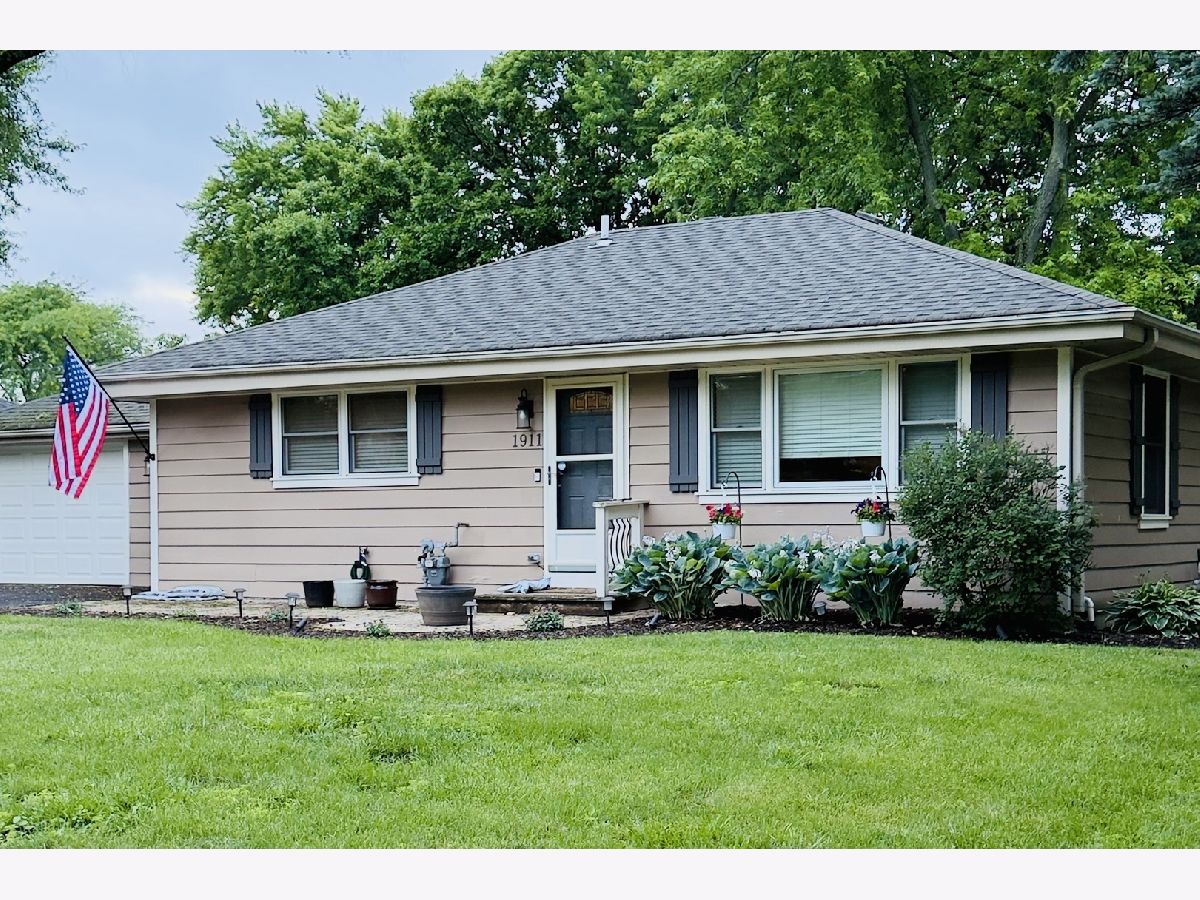 Homes For Sale Venetian Village Lindenhurst Illinois, 1911 Hazelwood Drive