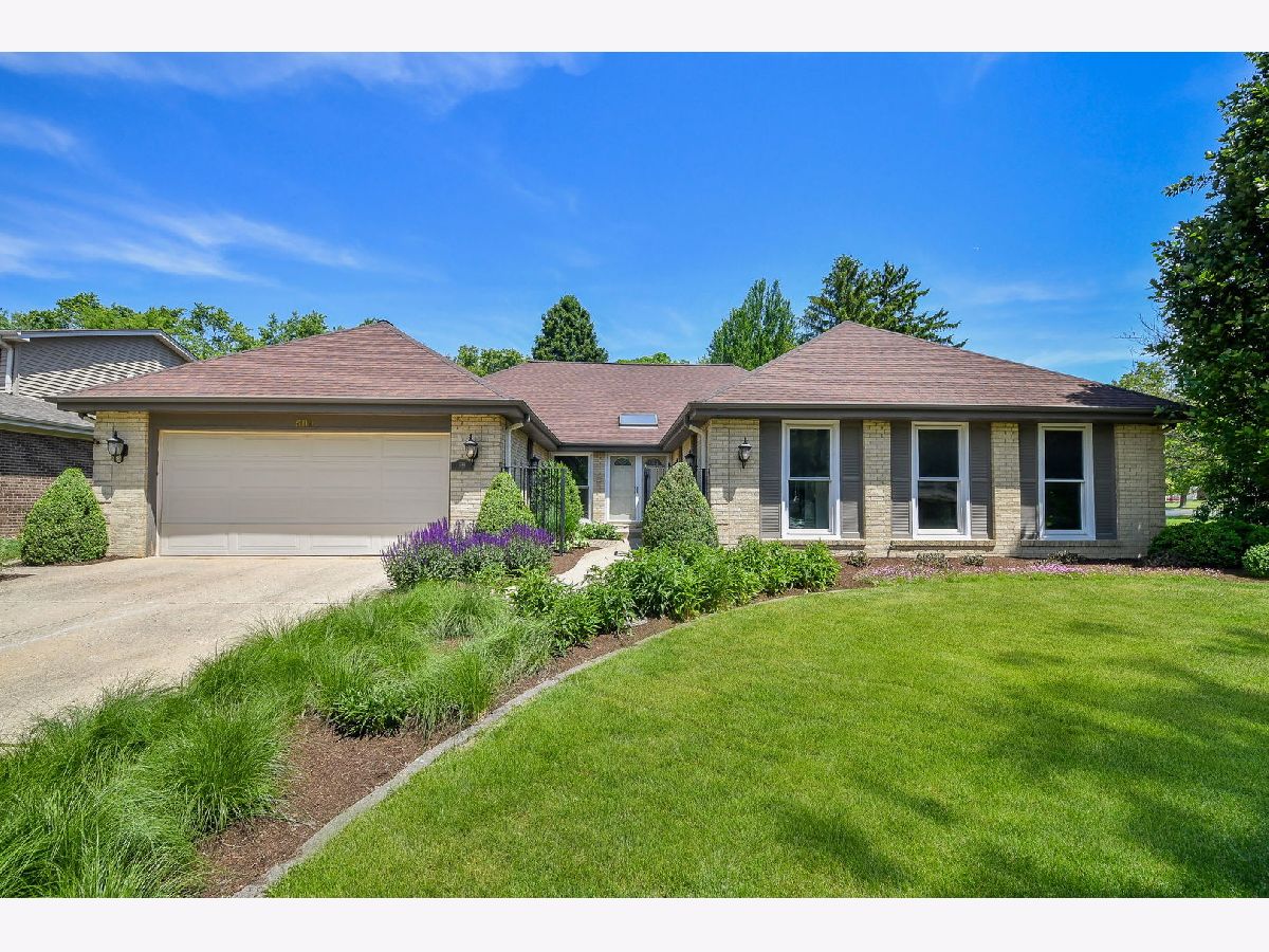  For Sale Glen Ellyn Illinois, 588 Williamsburg Road